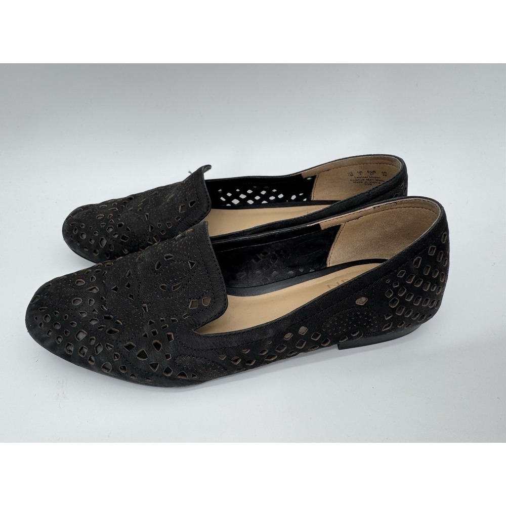 Naturalizer Dark Gray / Black Cut-Out Loafers‎ eyelet mesh lining